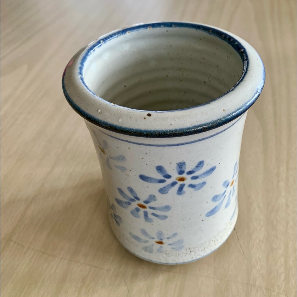 🍄3/29🍄Floral Ceramic Vase with Blue Accents